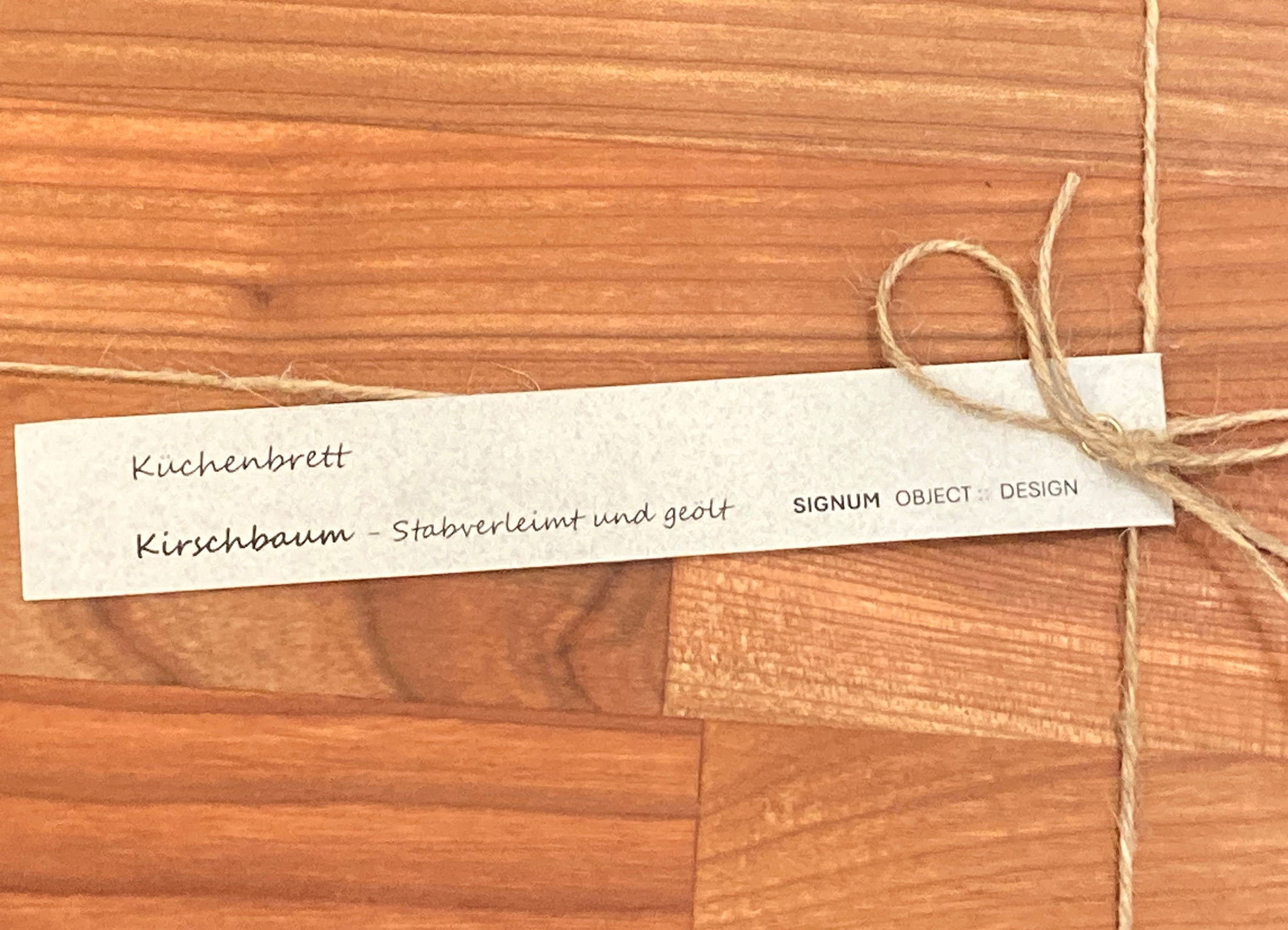 Holzbrettchen Kirschbaum Detail.