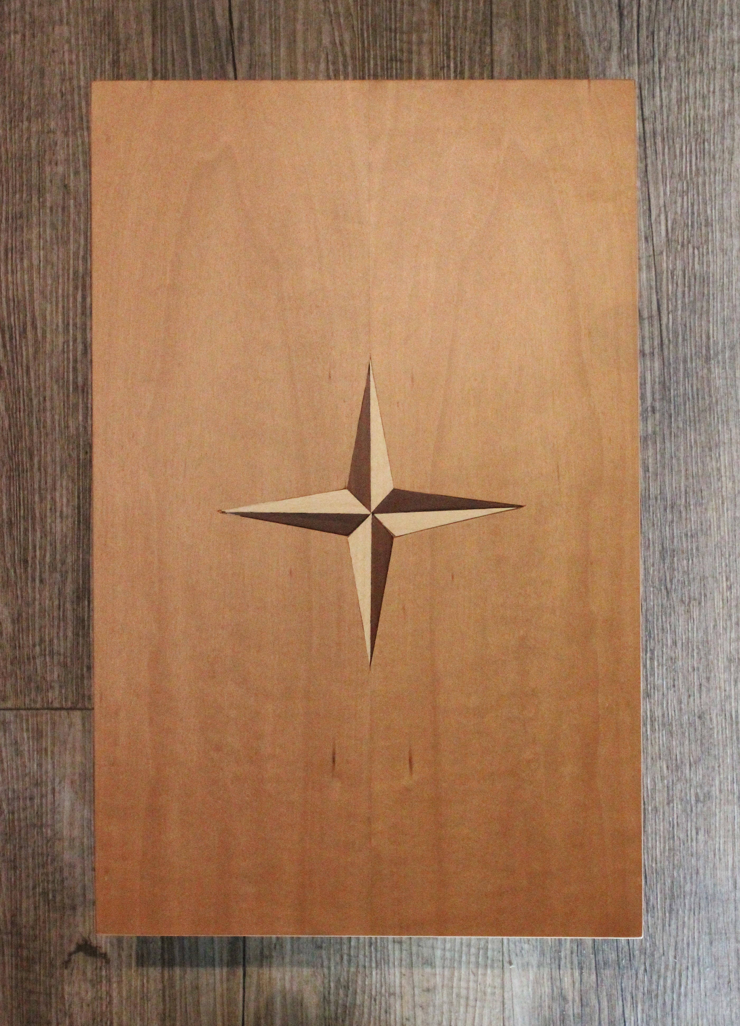 Weinkiste Birnbaum frontal fotografiert.