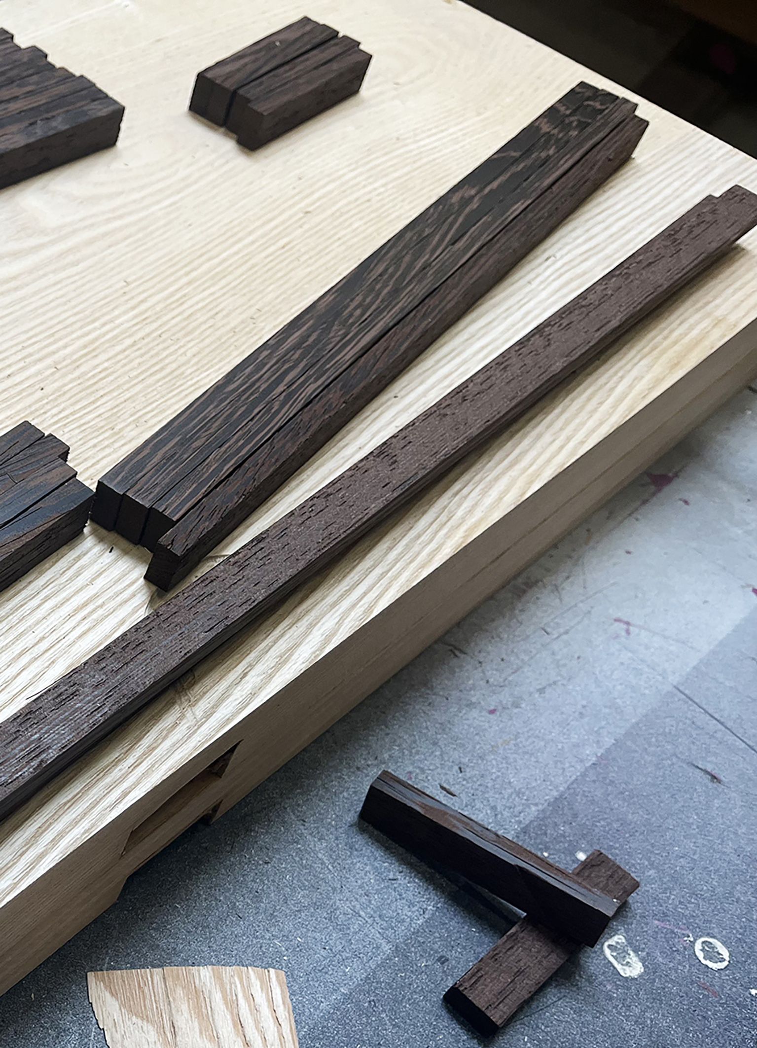 Rohholz vor dem verleimen des Sushibrettes.