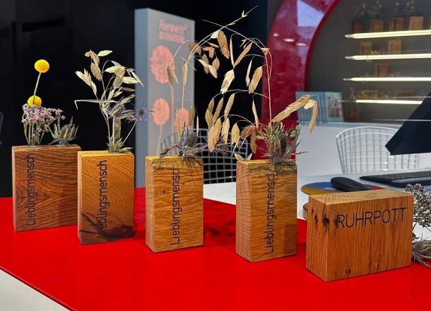 Holvasen aus Altholz Eiche mit Gravuren "Lieblingsmensch" und "Ruhrpott".