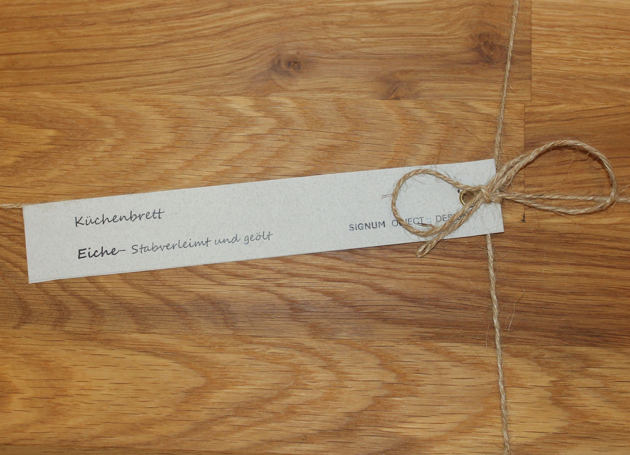 Holzbrettchen Eiche massiv, Detail.